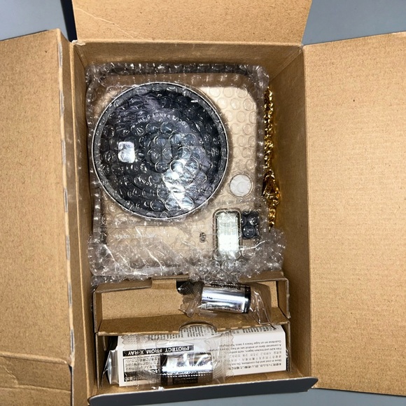 Nib Michael Kors Gold Fuji film Instax Polaroid camera - Picture 4 of 7